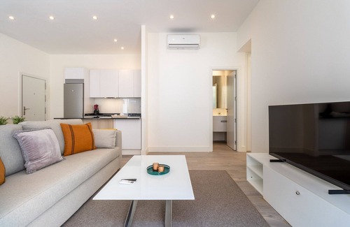 Palacio Apartment | The Royal Frame (Palacio Real III)