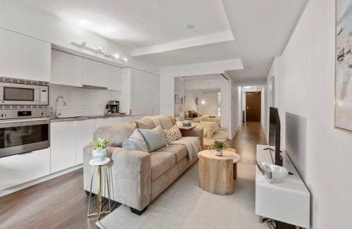 Bay Cloverhill Apartment | The Royal Nest in Downtown Toronto!