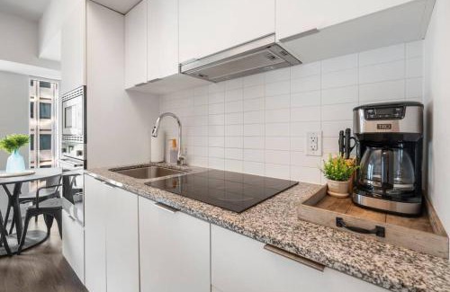 Bay Cloverhill Apartment | The Royal Nest in Downtown Toronto!