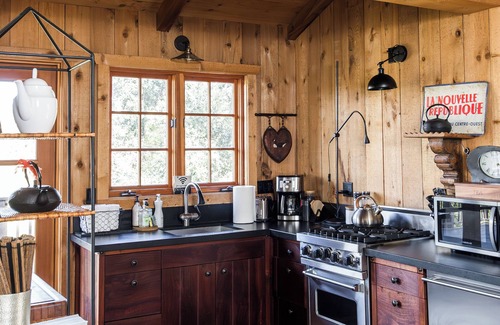 Julian House | The Rustic Barn at Sacred Mountain: Vintage Barn, Stargazing, Spa, Volcan Mtn.