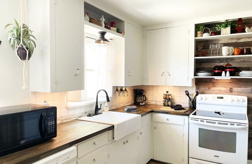 Grand Junction House | The Rustic Retreat! Cute Clean Comfy Ranch House Fire Pit Grill Pet-Friendly