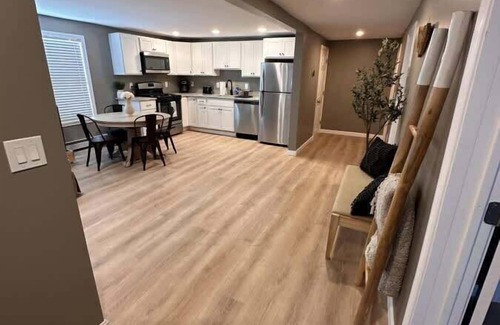 Seabrook House | The Saltwater Shoal - Walk to Beach & Boardwalk!