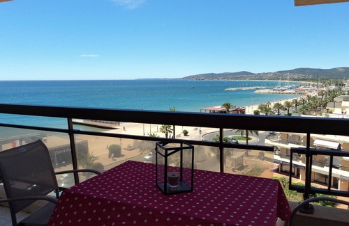 Frejus Plage Apartment | The sandy beach and the sea at your feet