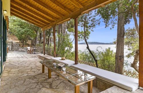 Perigiali House | The Sea Martin