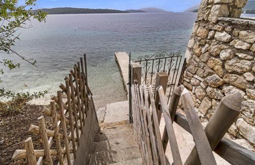 Perigiali House | The Sea Martin