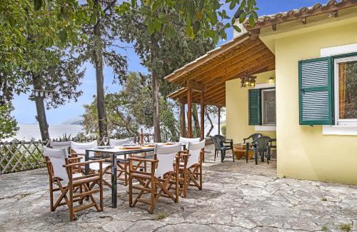 Perigiali House | The Sea Martin