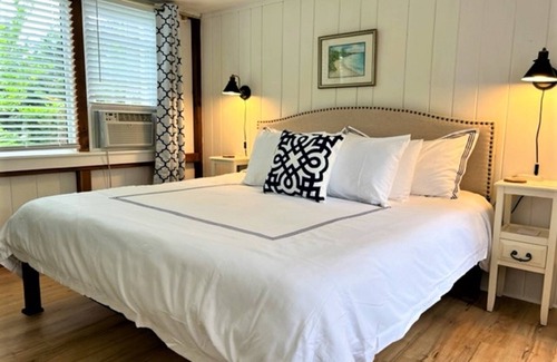 Eastham Apartment | The Seagrove Suites & Guest Rooms - Luxurious King Studio Suite - Pets Allowed