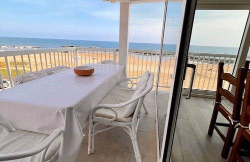 Marina di Palma Apartment | The Seaside Sunrise. 1 minute walk to the beach. AC