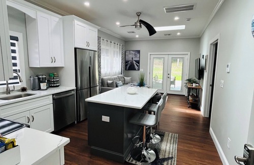 Crown Heights Cottage | The Secret Cottage-Hidden Gem! Entire cottage with covered patio!