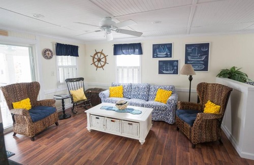 Clinton House | The Sharlene Cottage