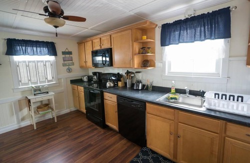 Clinton House | The Sharlene Cottage