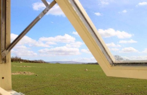 Pentrefelin Cabin | The Shearer's Hut, Sleeps 2, Wood Burner, Fire Pit