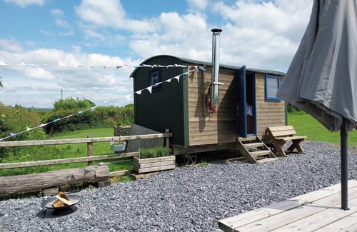 Pentrefelin Cabin | The Shearer's Hut, Sleeps 2, Wood Burner, Fire Pit