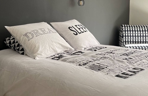 Lamotte-Beuvron Apartment | "the shelter"