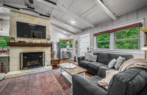 Mentone Cottage | The Shire-riverside w/hot tub, fire pit, kayaks & fenced yard