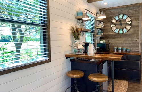 Waco House | "The Shoreline" Container Tiny Home 12 min to Magnolia/Baylor