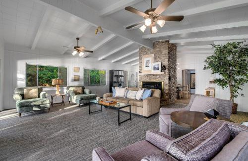 Granite Shoals House | The Shorewood Lakeside Oasis, Pet-Friendly Getaway