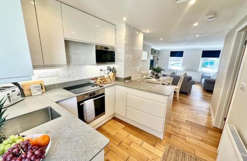 Laugharne House | The Showroom