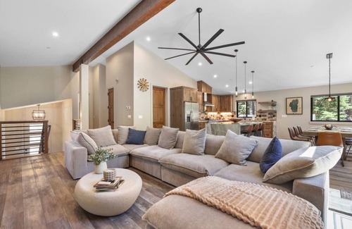 Tahoe Island House | The Sierra Outpost - Great Location in SLT!