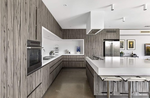 Mulwala House | The Sinatra Holiday House in Mulwala - great for 10 singles!