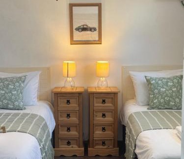Lechlade House | The Smythy Cotswolds Farm Stay With Pool