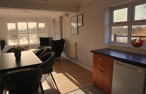 Bridgwater House | The Snug at Lower Lakes