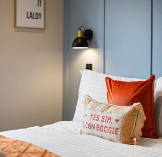 Glenrothes Apartment | The Snug at The Balfour by Coorie Doon Stays