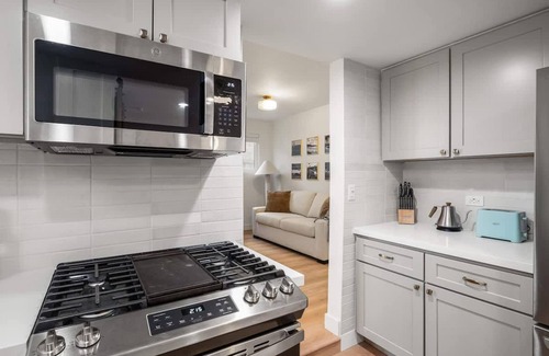 North Redondo Apartment | The South Bay Retreat