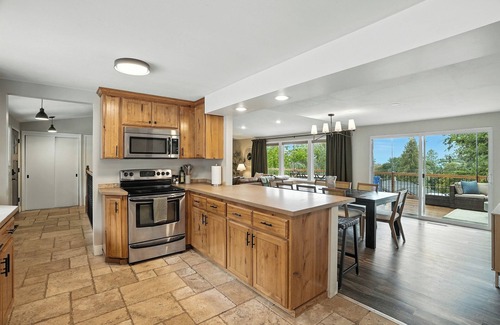 South Perry District House | The South Perry Perch ~ 5BD Family Retreat