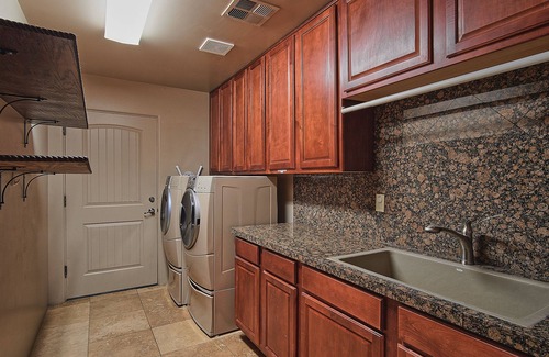 Canyon Ridge Estates House | THE SPA HOUSE AND GOLF RETREAT + 12 BEDS + HEATED POOL + 2 HOT TUBS + AMENITIES