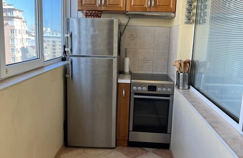 Mladost Apartment | The spacious air-conditioned apartment. Towels and bed linen are offered.