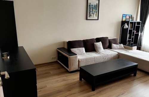 Mladost Apartment | The spacious air-conditioned apartment. Towels and bed linen are offered.