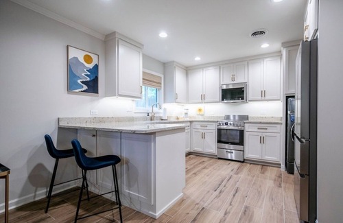 Oxford Apartment | The Square Unit 3, Discount for S. Carolina game!