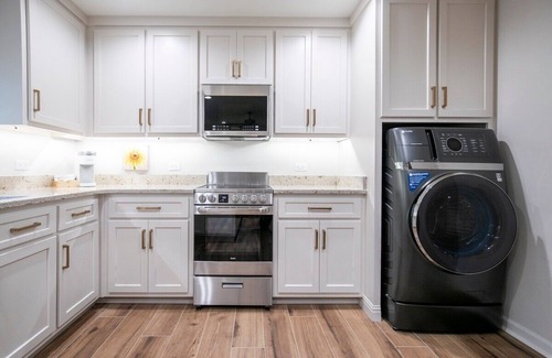 Oxford Apartment | The Square Unit 3, Discount for S. Carolina game!