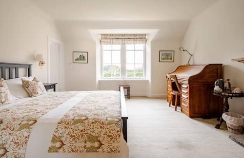 Kinross Bed & Breakfast | The Squirrel Room Energetic & Inspiring