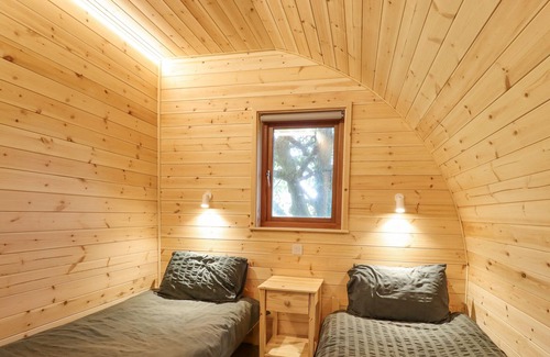 Newmarket Cottage | THE STAR AT LIDGATE - CABIN 2, pet friendly in Cheveley