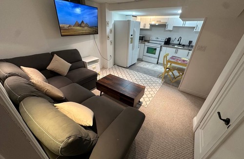 Churchill Meadows House | The Staycation Spot of 6ixnnCome stay in Modernised Home with all amenities