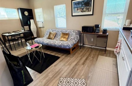 Clairemont Mesa West Apartment | The studio apartment in Clairemont - New AC unitn