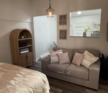 Hampton Apartment | The Stuffed Quahog - Perfect Location Near Beach