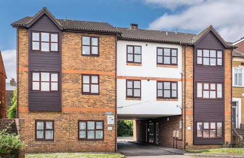 Staines Apartment | The Stylish Apartment is Next to the Train Station Train Station Serenity