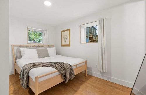 Sunnyside House | The Sunday Charming Private Suite in Calgary