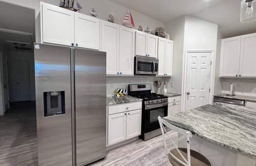 La Marque House | The Sunny Pawhouse