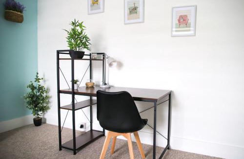 Eastbourne House | The Sunny Side, 4 bedrooms, 4 beds, FREE Parking, 3 minutes to the beach