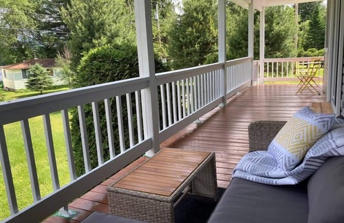 Eastman Ski Chalet | The Surf N Turf-Spa-Eastman-Lake Access