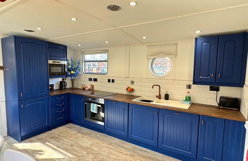 Barton under Needwood House | The Swan Flotel | Barton Marina