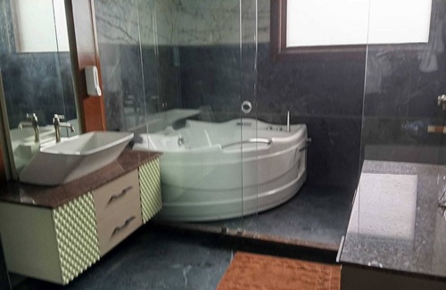 Agra Bed & Breakfast | The Taj Mughal Courtyard Homestay