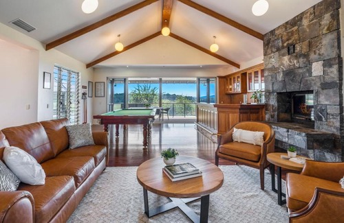 Tamborine House | The Tamb Farm House - Your Entertainment Holiday Destination