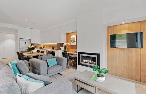 Arthur's Point Apartment | The Terrace at La Residence du Parc