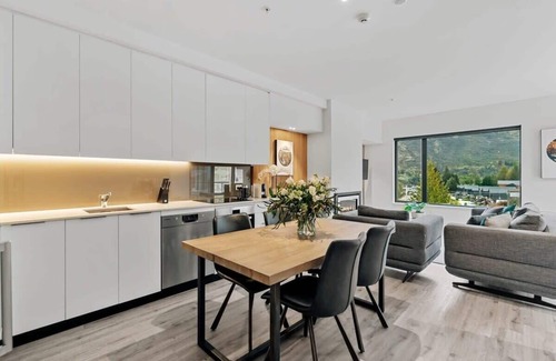 Arthur's Point Apartment | The Terrace at La Residence du Parc