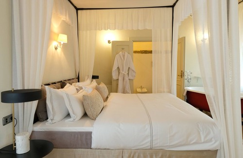 Old Town Hotel | The Three Sisters Hotel